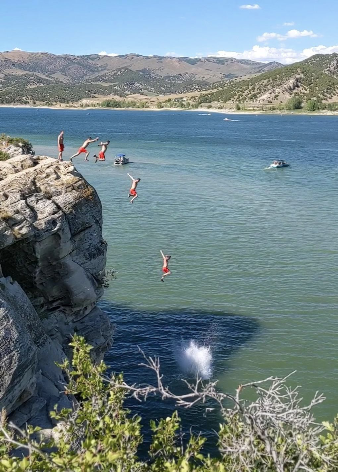 Time lapse jump of a man in 6 different positions in the same image. 