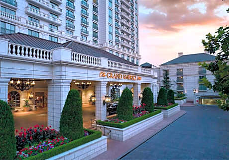 The Grand America Hotel exterior, one of the Salt Lake City hotels for families seeking a luxury downtown stay
