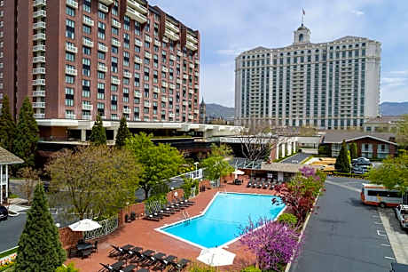 Little America Hotel outdoor pool, one of the Salt Lake City hotels with spacious rooms and family-friendly amenities